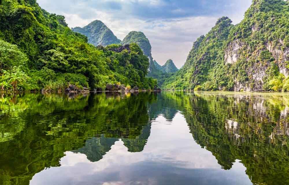 Vẻ đẹp sông nước Tràng An