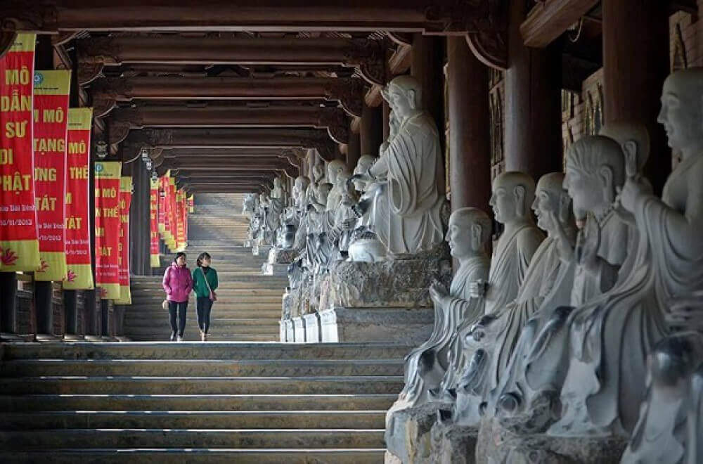 Hàng lang có tượng La Hán dài nhất tại Châu Á
