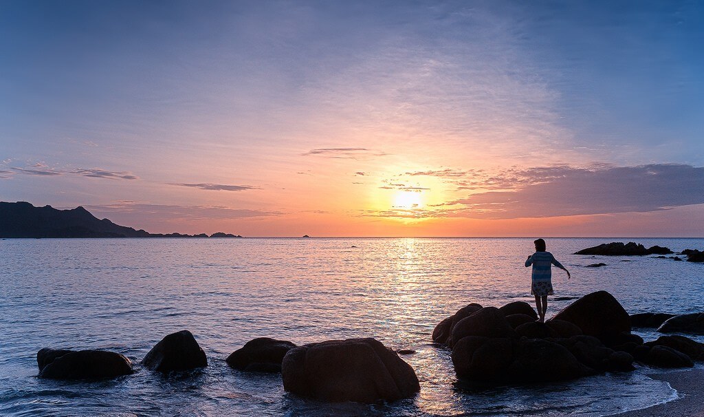 Cảnh bình minh tuyệt đẹp trên đảo Bình Hưng Khánh Hòa