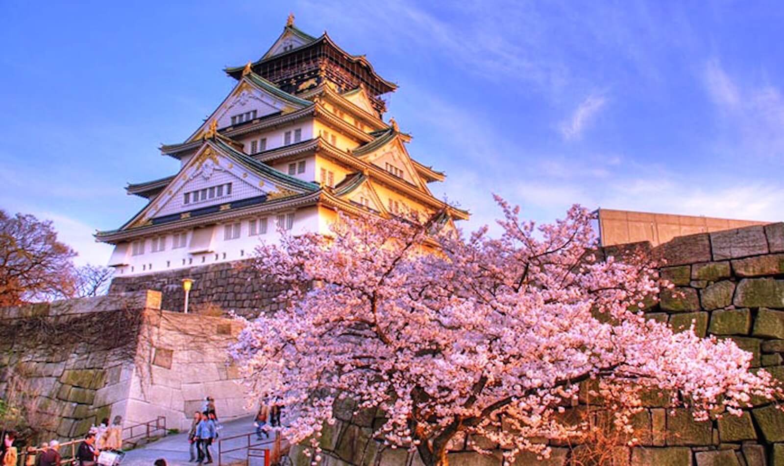 Kiến trúc tinh xảo đẹp mắt tại lâu đài Osaka Nhật Bản.