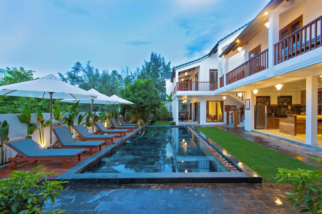 Hồ bơi ngoài trời Life Beach Villa Hội An