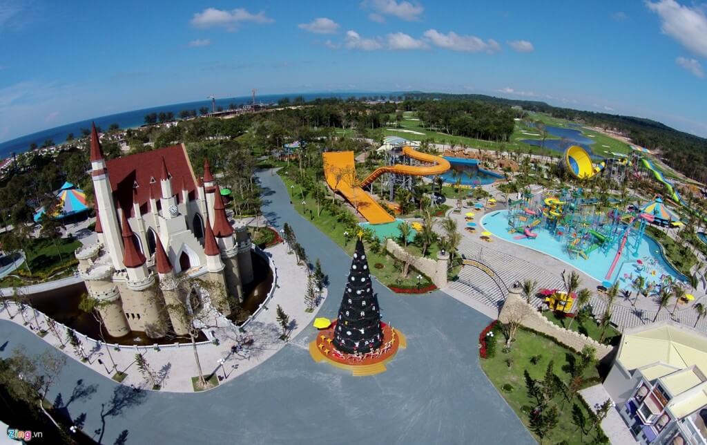 Vinpearl Land Phú Quốc bao gồm các khu: công viên trò chơi, công viên nước, trò chơi trong nhà, khu biểu diễn,…